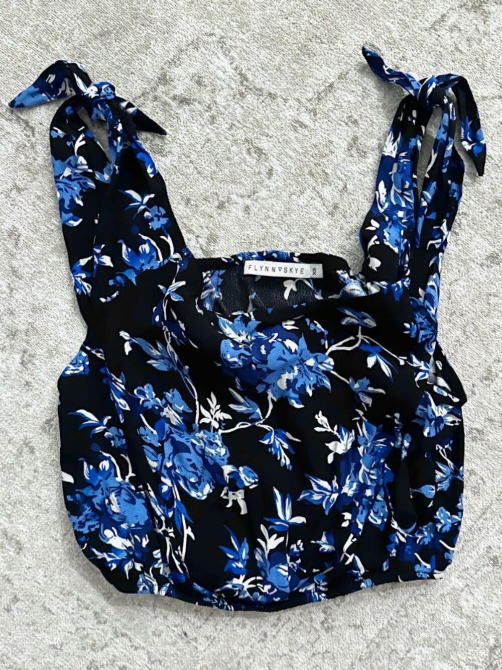 Flynn Skye blue floral tie strap top––XS, blue/black/white 💙